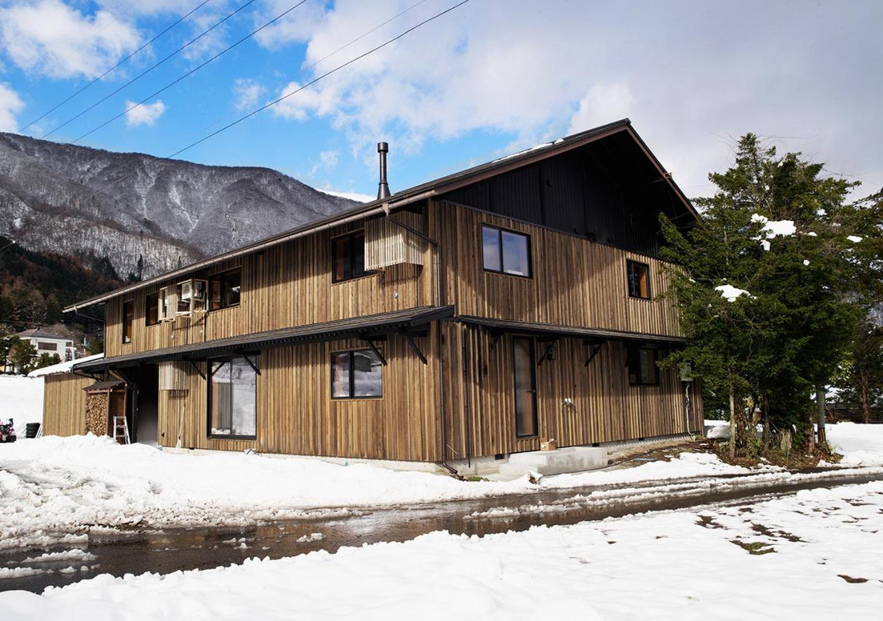 白馬の黒馬　Darkhorse @Hakuba Hotel Buitenkant foto