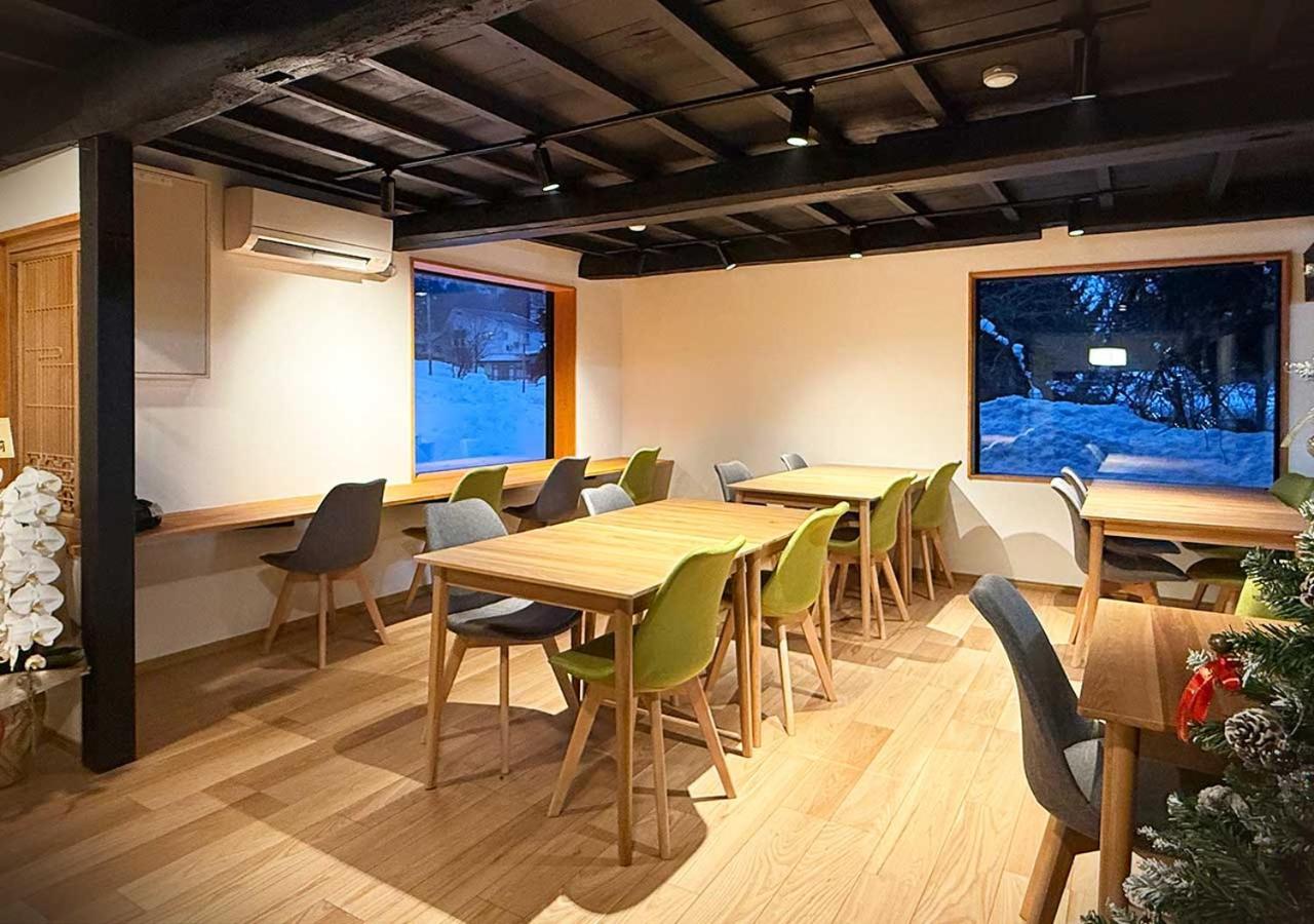 白馬の黒馬　Darkhorse @Hakuba Hotel Buitenkant foto